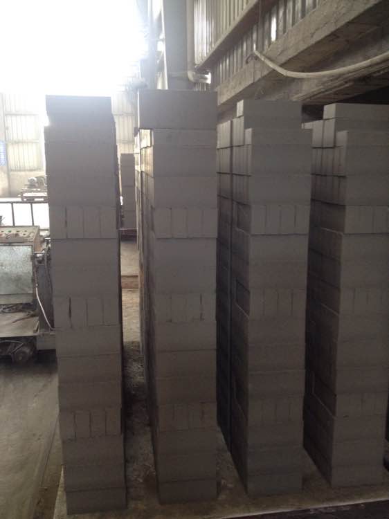 二手压砖机制砖压头下降发生抖动的原因和解决办法